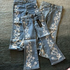 NWT Lucky Brand High Quality Denim with beautiful design. Charlotte Mini Flare.